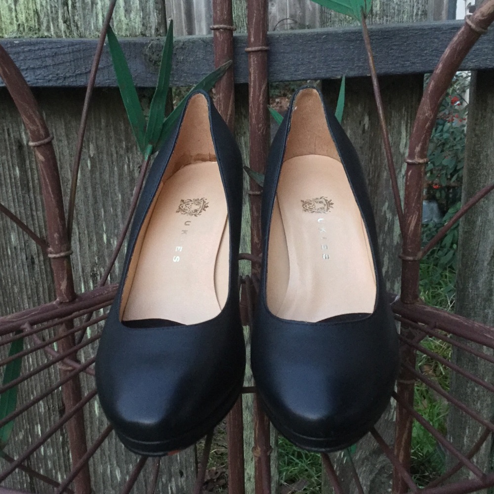 NWOT Ukies Paris Leather Heels